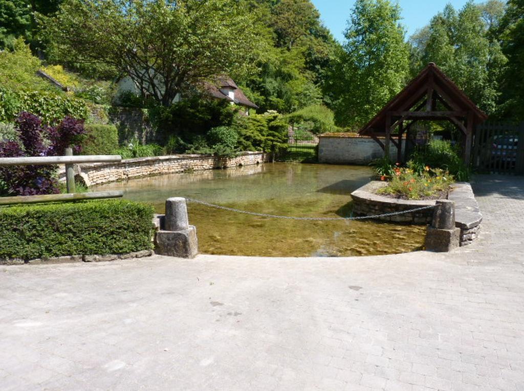 Le Gite Du Petit Lavoir Beze Room photo